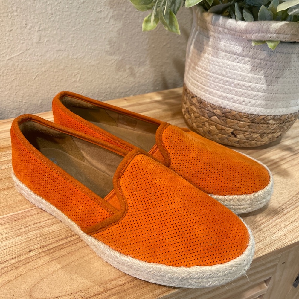 Clarks slip on orange soft cushion orange Sz 8